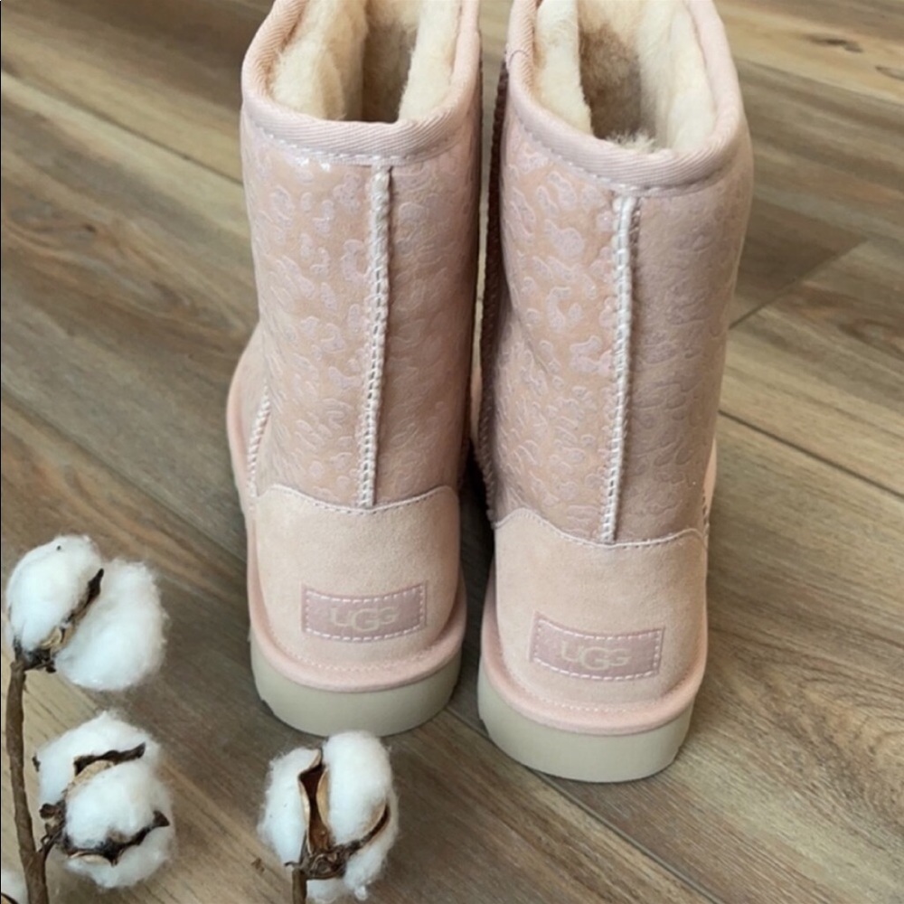 🌿UGG🌿CLASSIC SNOW LEOPARD BOOTS - Picture 10 of 15